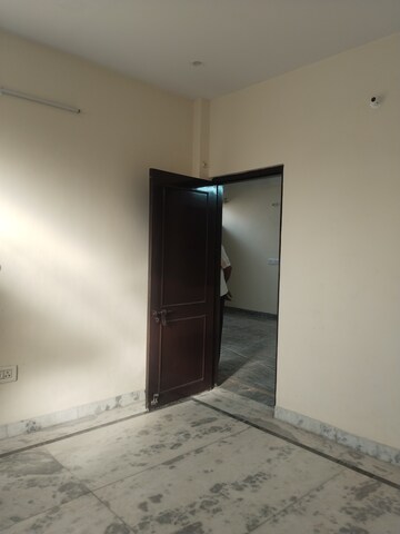 Room in 3 BHK Builder Floor at Ashoka Enclave Faridabad, Sector 34 – for Rent