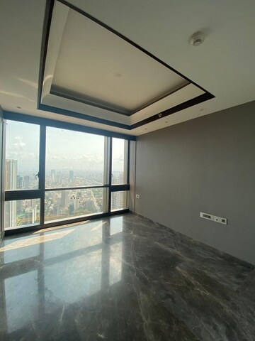 Room in 5 BHK Apartment at Lodha Trump Tower, Worli – for Rent