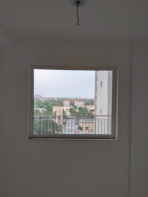 Room in 3.5 BHK Apartment at BPTP Discovery Park, Sector 80 – for Rent