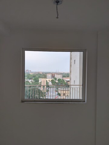 Room in 3.5 BHK Apartment at BPTP Discovery Park, Sector 80 – for Rent