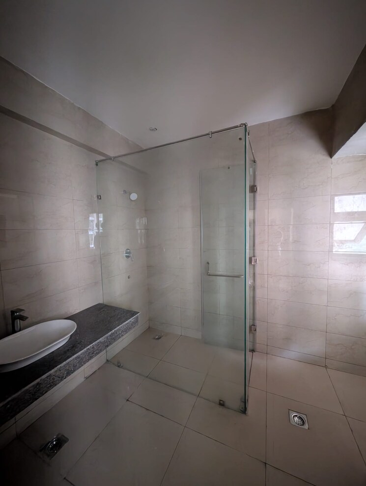 Bathroom, bptp-discovery-park 3.5 Bedroom 2862 Sq.Ft. Apartment In Sector 80 Faridabad 9426490