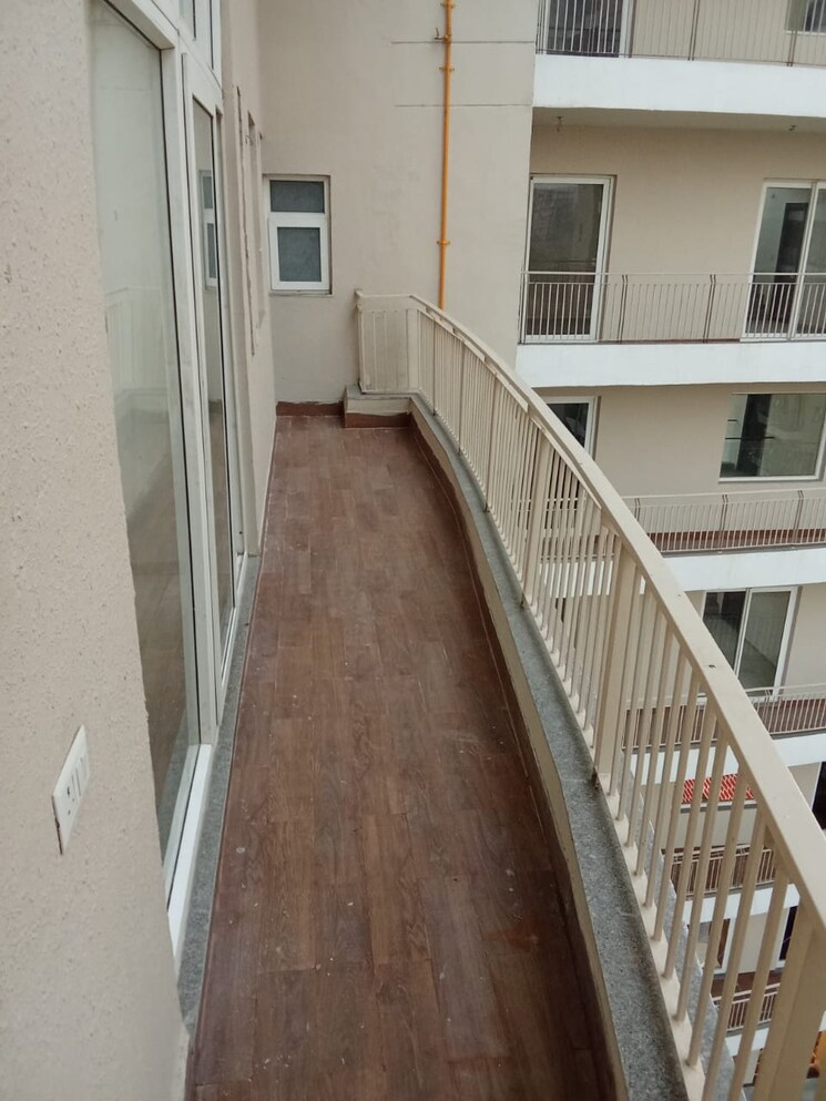 Balcony, bptp-discovery-park 3.5 Bedroom 2862 Sq.Ft. Apartment In Sector 80 Faridabad 9426490