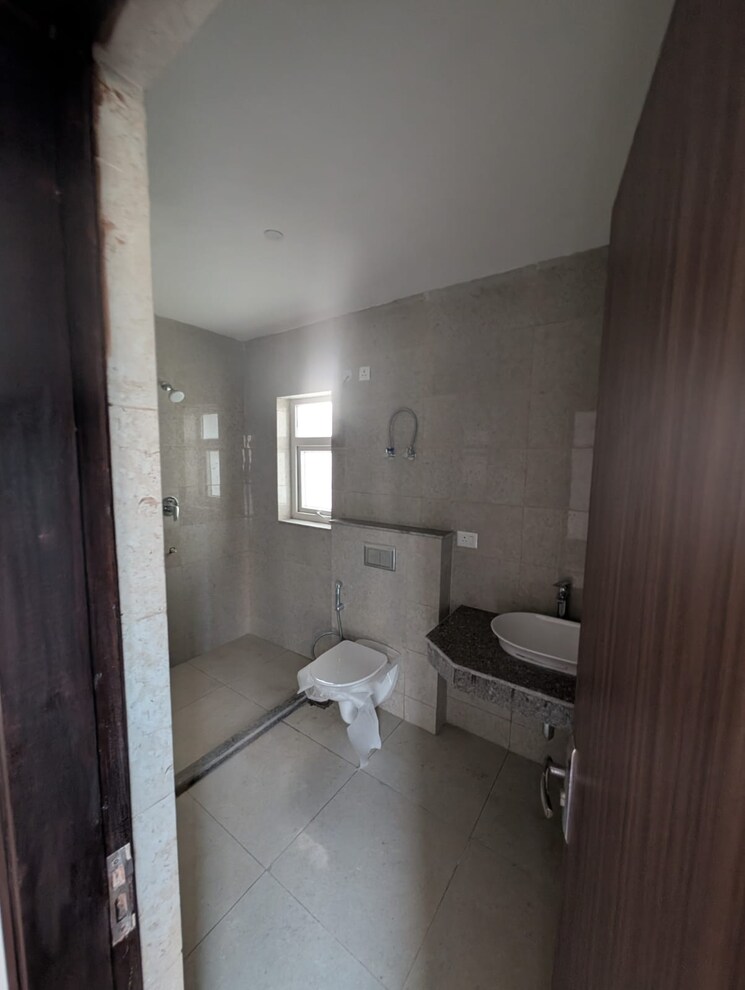 Bathroom, bptp-discovery-park 3.5 Bedroom 2862 Sq.Ft. Apartment In Sector 80 Faridabad 9426490