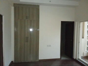 Room in 3.5 BHK Apartment at BPTP Discovery Park, Sector 80 – for Rent