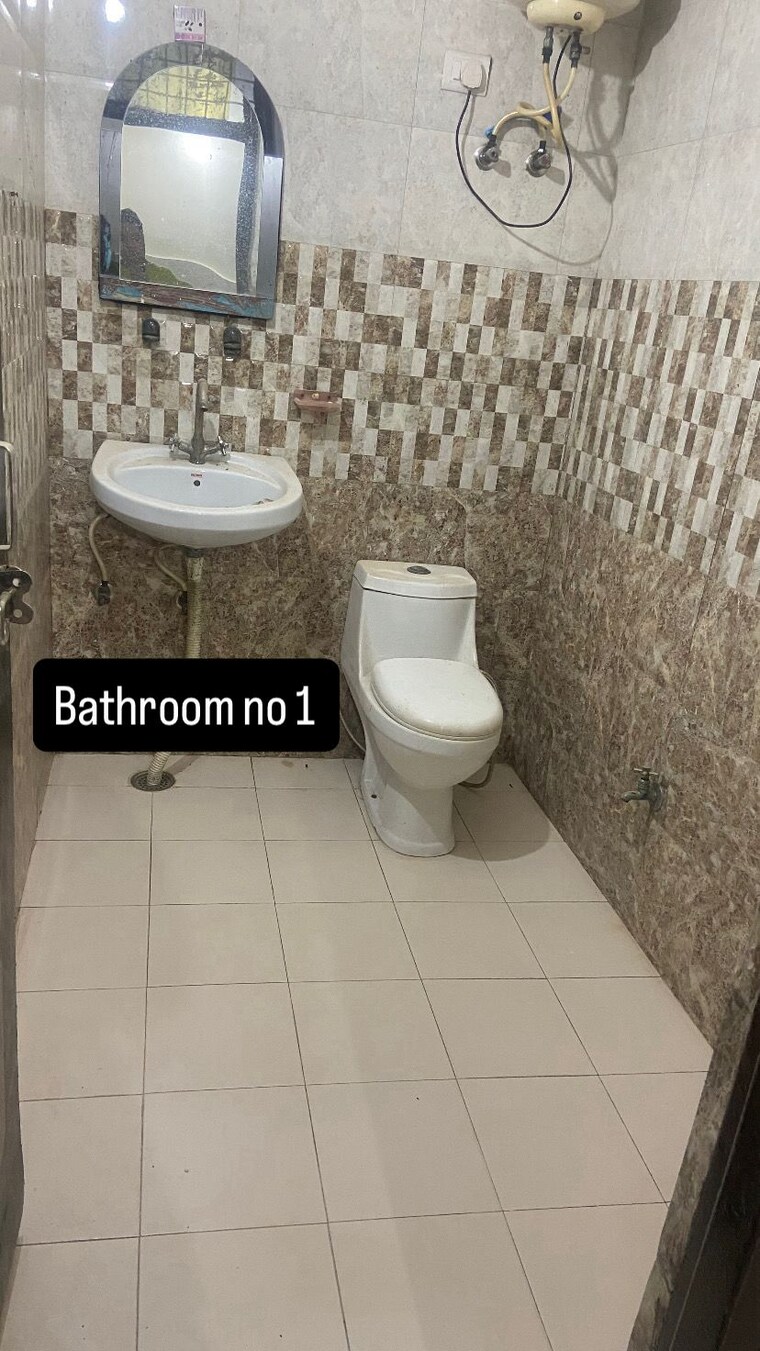 Bathroom, shri-balaji-apartments-gurgaon 2 Bedroom 173 Sq.Yd. Builder Floor In Dharam Colony Gurgaon 9426503