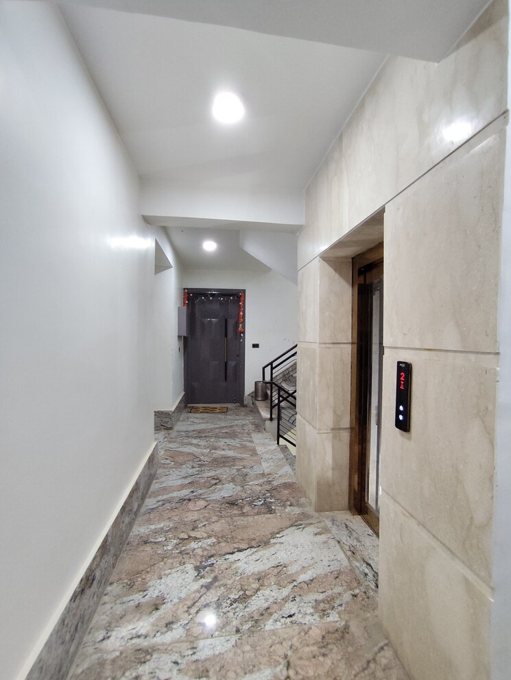 Room, kishangarh 3 Bedroom 1500 Sq.Ft. Apartment In Kishangarh Delhi 9426526