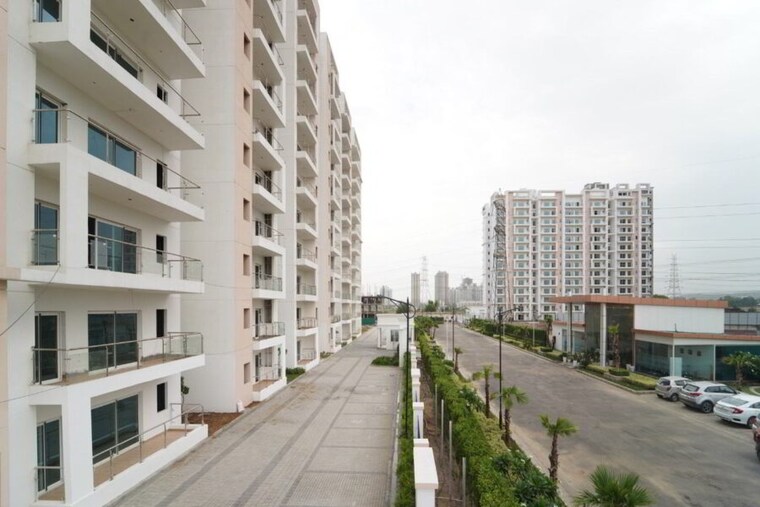 Exterior View, shree-vardhman-victoria 3.5 Bedroom 1950 Sq.Ft. Apartment In Sector 70 Gurgaon 9426530
