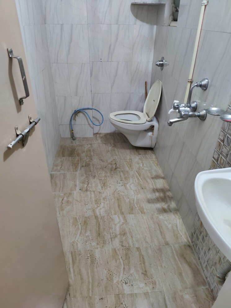 Bathroom, bora-ville 2 Bedroom 800 Sq.Ft. Apartment In Kharadi Pune 9426543