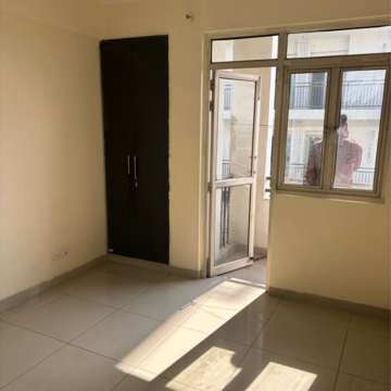 Room in 3 BHK Builder Floor at Wave Executive Floors, Bayana – for Rent