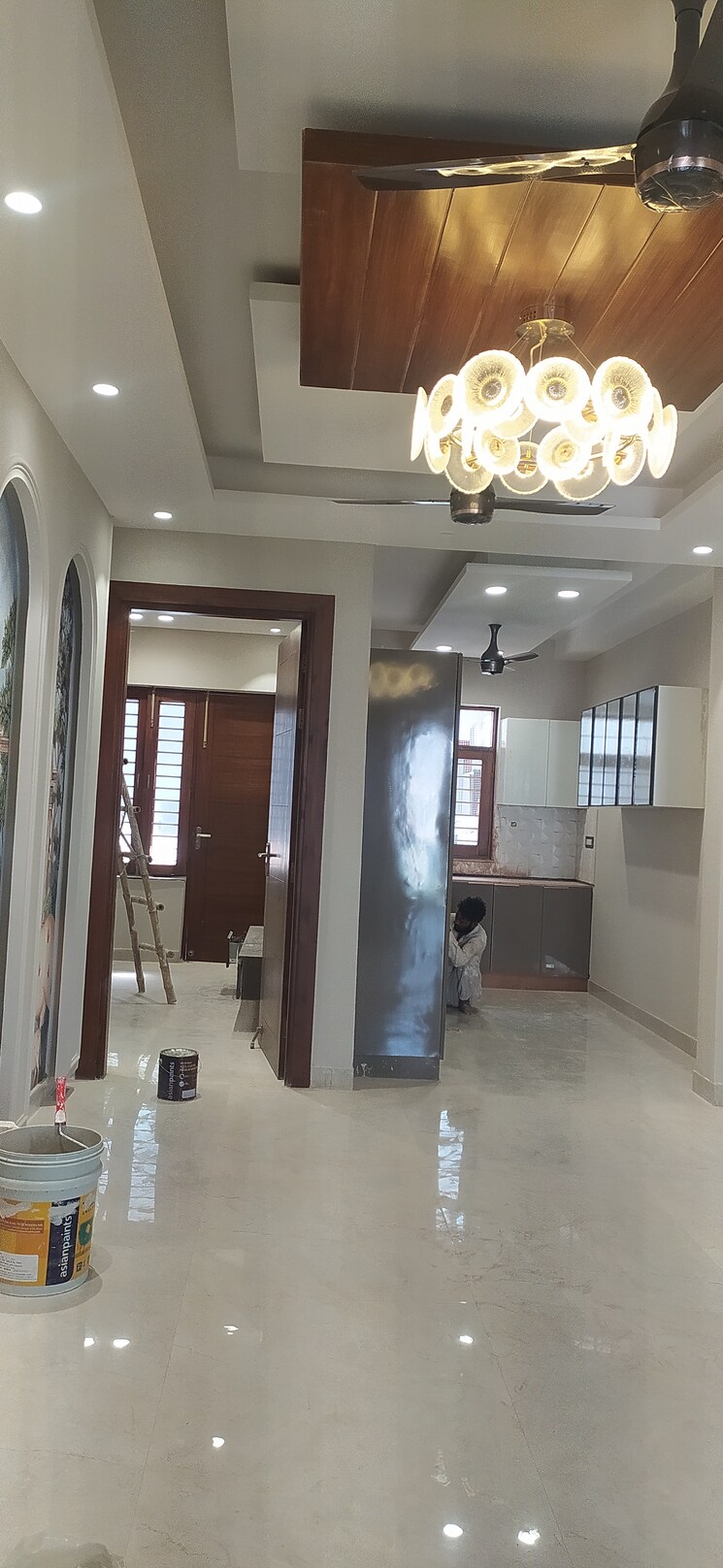 Room, sector 85 4 Bedroom 250 Sq.Yd. Builder Floor In Sector 85 Faridabad 9426567