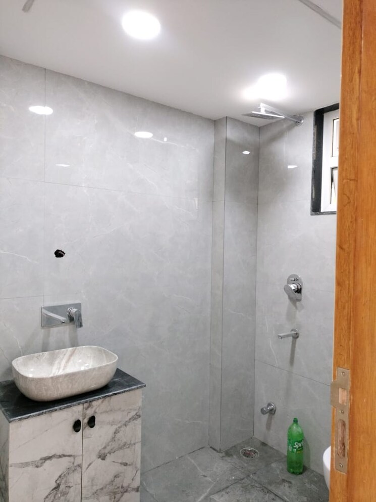 Attached Bathroom, sector 10 dwarka 3 Bedroom 1500 Sq.Ft. Apartment In Sector 10 Dwarka Delhi 9426592