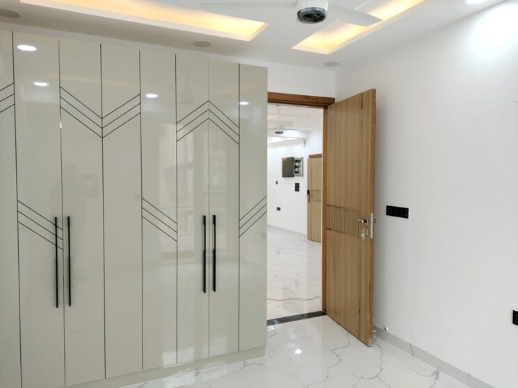 Room, sector 10 dwarka 3 Bedroom 1500 Sq.Ft. Apartment In Sector 10 Dwarka Delhi 9426592