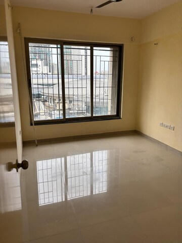 Room in 2 BHK Apartment at Piramal Vaikunth, Balkum Pada – for Rent