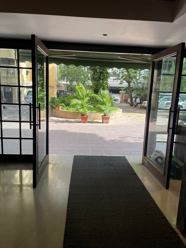 Balcony, hill-post 3 Bedroom 1200 Sq.Ft. Apartment In Pali Hill Mumbai 9426718