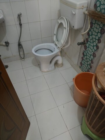 Bathroom in 2 BHK Builder Floor at Amrapali Vaishali, Vaishali Sector 3 – for Rent