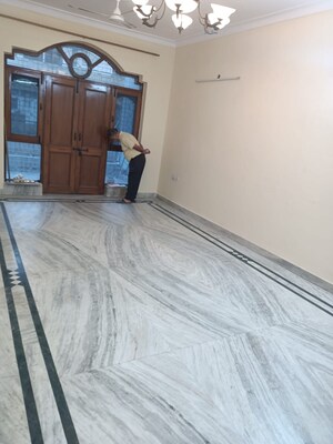 3 BHK Builder Floor For Rent in Nirman Vihar