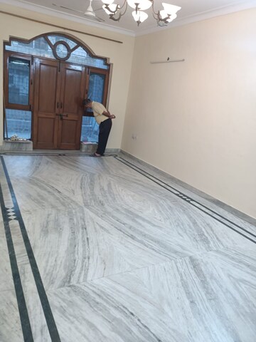 3 BHK Builder Floor For Rent in Nirman Vihar