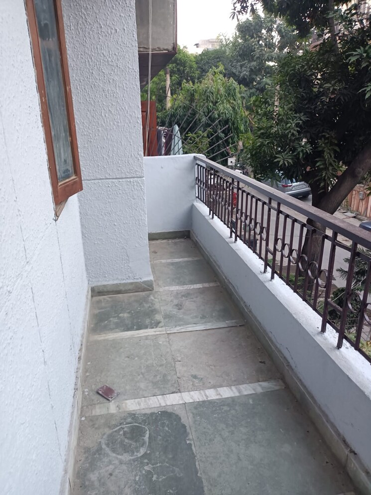 Balcony, nirman vihar 3 Bedroom 1850 Sq.Ft. Builder Floor In Nirman Vihar Delhi 9426734