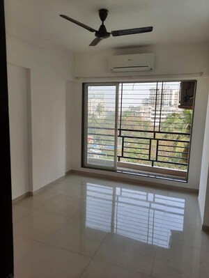 Room in 2 BHK Apartment at Shamik Elanza Santacruz, Vakola – for Rent