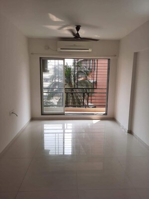 Room in 2 BHK Apartment at Shamik Elanza Santacruz, Vakola – for Rent