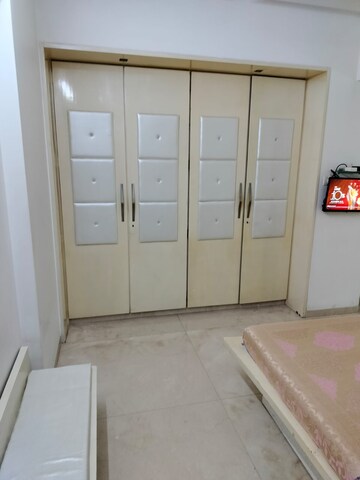 Room in 4 BHK Apartment at Joy White House, Santacruz West – for Rent