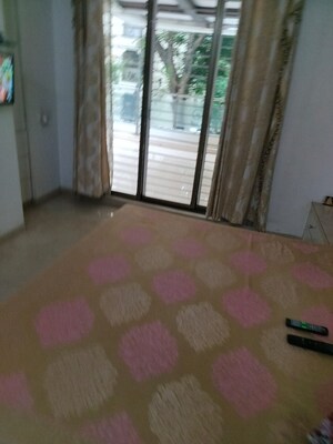 Room in 4 BHK Apartment at Joy White House, Santacruz West – for Rent