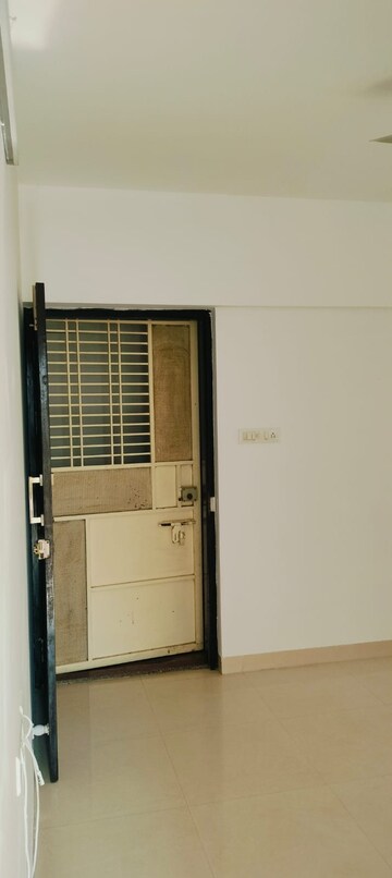 Room in 1 BHK Apartment at Venkatesh Graffiti, Keshav Nagar – for Rent