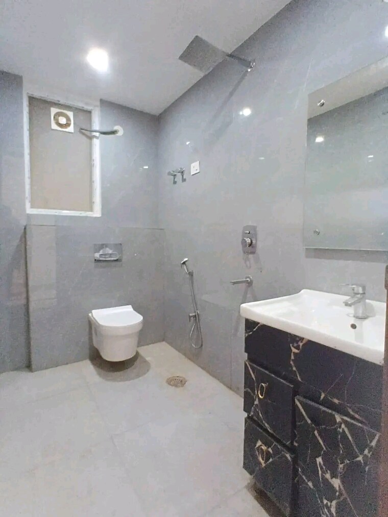 Bathroom, chattarpur 3 Bedroom 1250 Sq.Ft. Builder Floor In Chattarpur Delhi 9426791