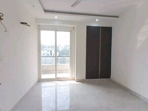 Room in 3 BHK Builder Floor at Chattarpur – for Rent