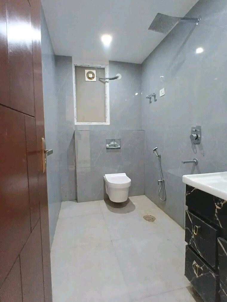 Bathroom, chattarpur 3 Bedroom 1250 Sq.Ft. Builder Floor In Chattarpur Delhi 9426791
