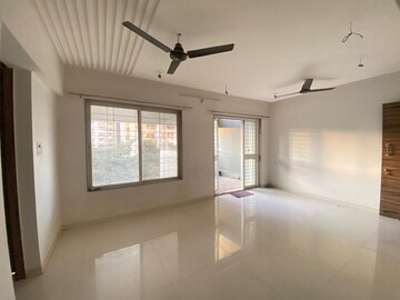 Room in 2 BHK Apartment at Uday Emerald Park, Tathawade – for Rent