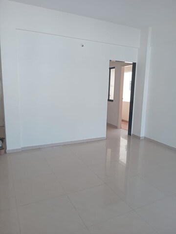 Room in 2 BHK Apartment at Gulmohar Orchids, Kharadi – for Rent