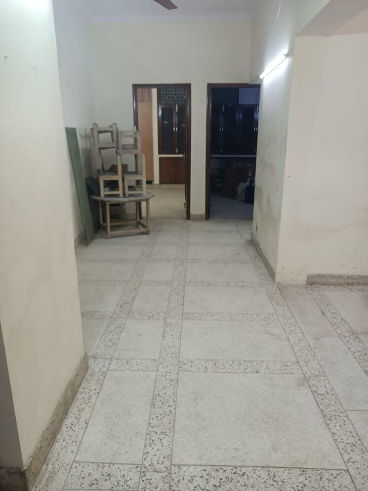 Room, defence colony 2 Bedroom 2200 Sq.Ft. Builder Floor In Defence Colony Delhi 9426823