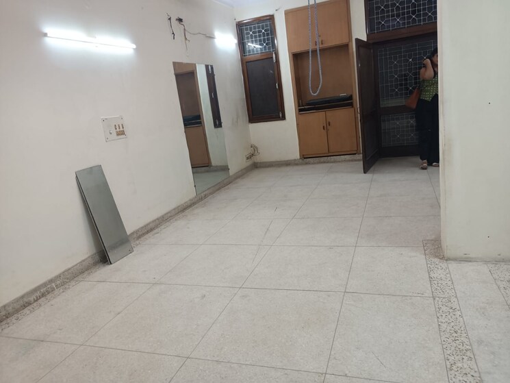 Room, defence colony 2 Bedroom 2200 Sq.Ft. Builder Floor In Defence Colony Delhi 9426823