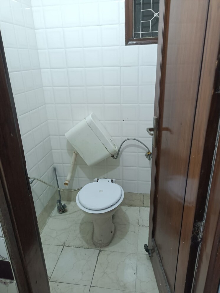 Attached Bathroom, defence colony 2 Bedroom 2200 Sq.Ft. Builder Floor In Defence Colony Delhi 9426823