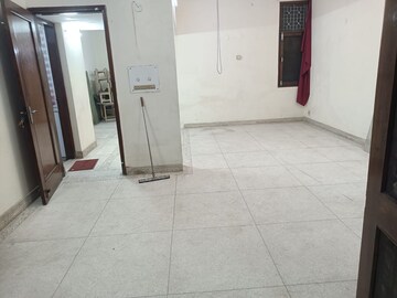 Room in 2 BHK Builder Floor at Defence Colony – for Rent