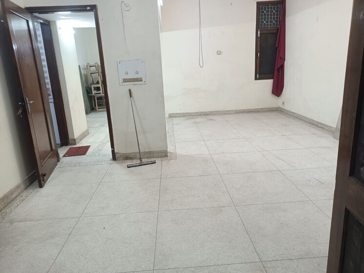 Room, defence colony 2 Bedroom 2200 Sq.Ft. Builder Floor In Defence Colony Delhi 9426823