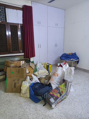 Room in 2 BHK Builder Floor at Defence Colony – for Rent