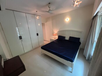 3 BHK Flat for Sale in Khar West, Mumbai