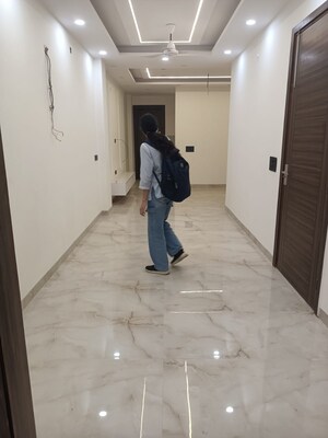 Parking in 2 BHK Builder Floor at New Rajdhani Enclave – for Rent