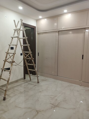 Room in 2 BHK Builder Floor at New Rajdhani Enclave – for Rent