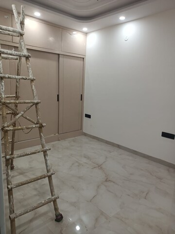 Room in 2 BHK Builder Floor at New Rajdhani Enclave – for Rent