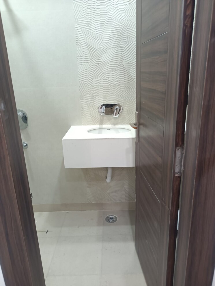 Bathroom, new rajdhani enclave 2 Bedroom 950 Sq.Ft. Builder Floor In New Rajdhani Enclave Delhi 9426844