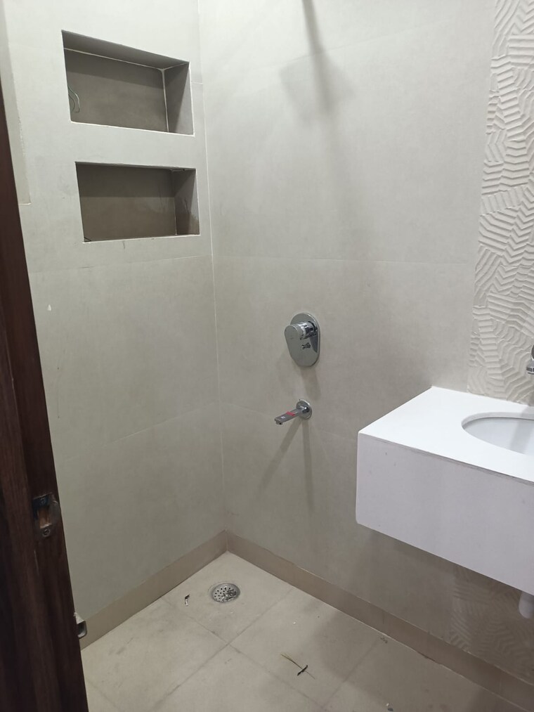 Bathroom, new rajdhani enclave 2 Bedroom 950 Sq.Ft. Builder Floor In New Rajdhani Enclave Delhi 9426844