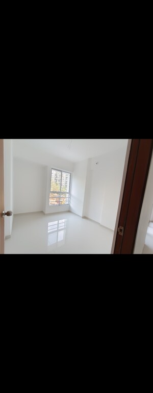 Room in 2 BHK Apartment at NG Vrundavan, Vishrantwadi – for Rent