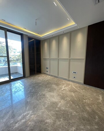 Room in 6 BHK Builder Floor at Nainilake RWA, Model Town – for Sale