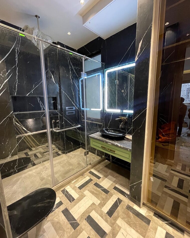 Attached Bathroom, nainilake-rwa 6 Bedroom 450 Sq.Yd. Builder Floor In Model Town Delhi 9426864