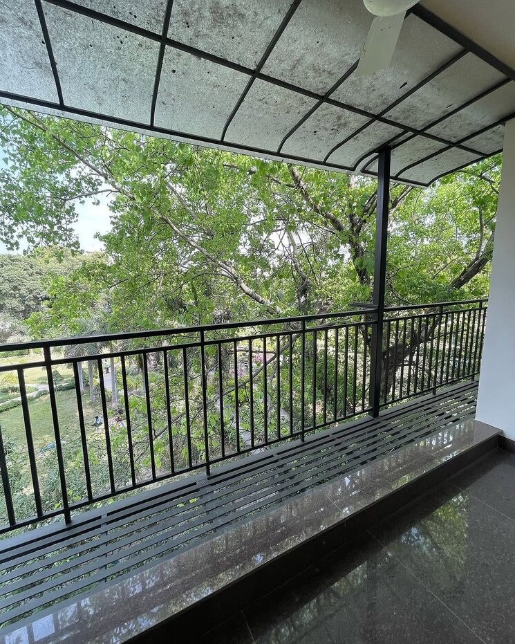 Balcony, nainilake-rwa 6 Bedroom 450 Sq.Yd. Builder Floor In Model Town Delhi 9426864