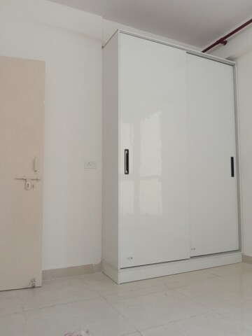 Room in 2 BHK Apartment at Signature Global Prime, Sector 63a – for Rent