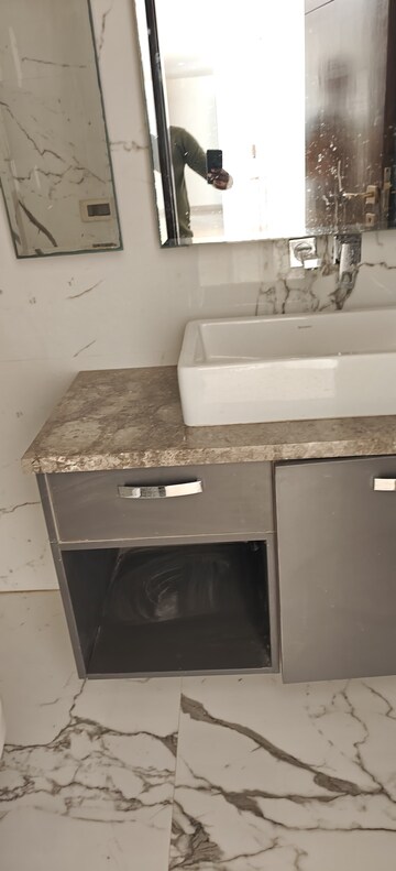 Kitchen in 3 BHK Builder Floor at Dlf Phase ii – for Rent